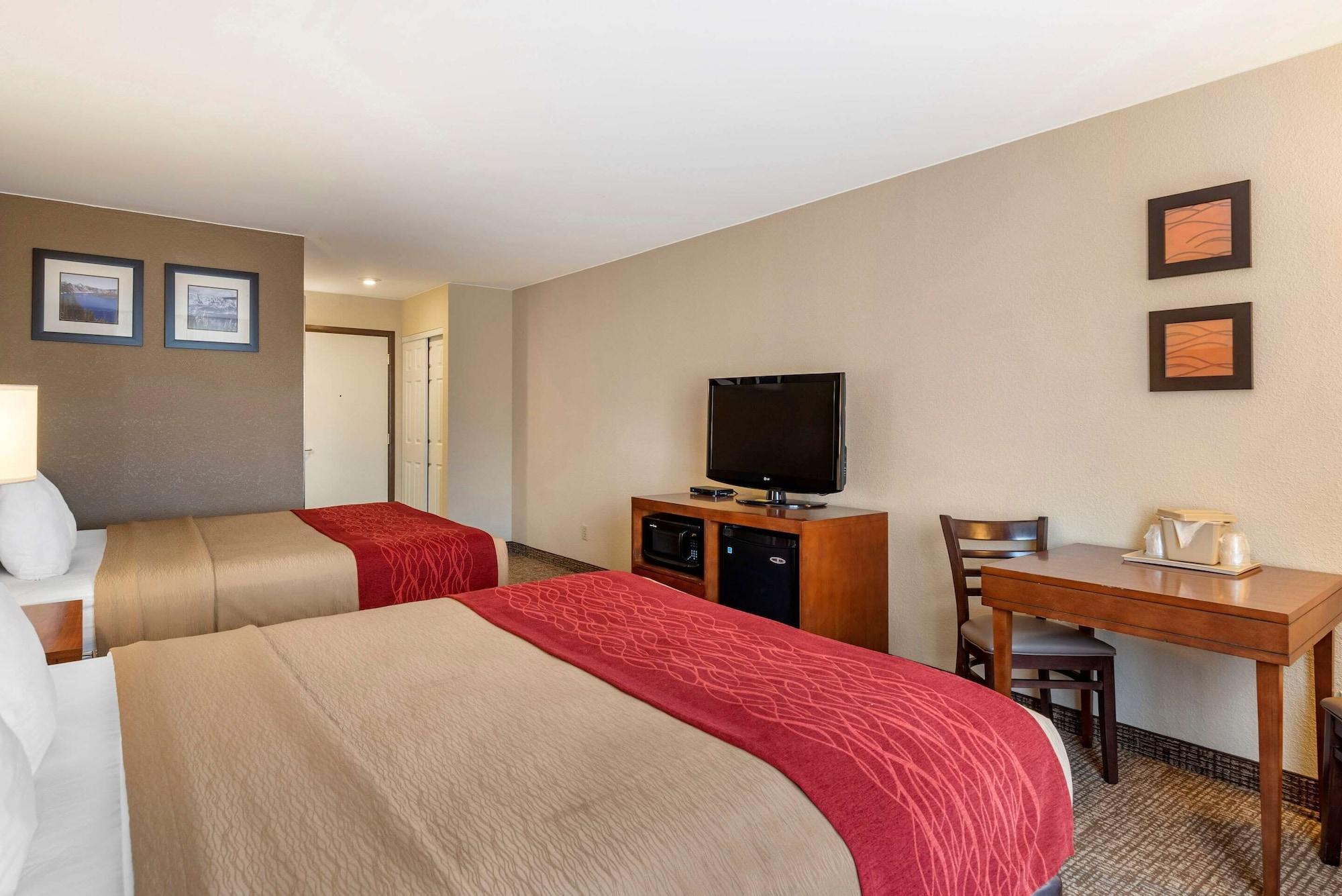 Comfort Inn & Suites Klamath Falls Exterior photo